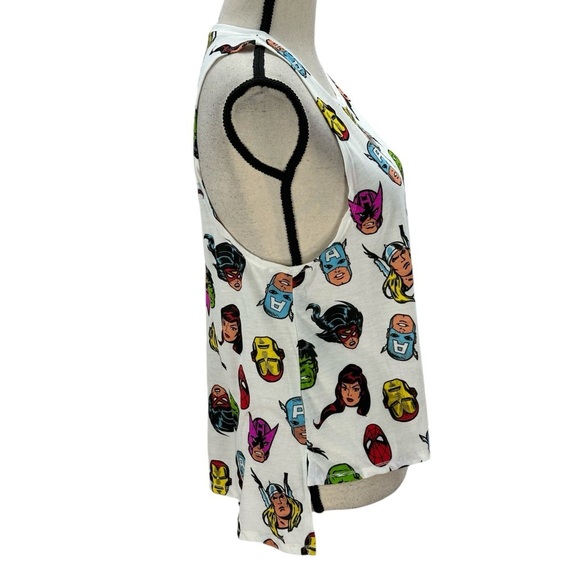 Freeze Sleeveless Crew Neck Marvel Print Hi-Low Hem Top - White - size Large - Picture 2 of 8